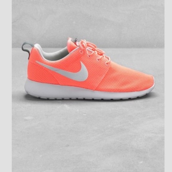 coral nike shoes